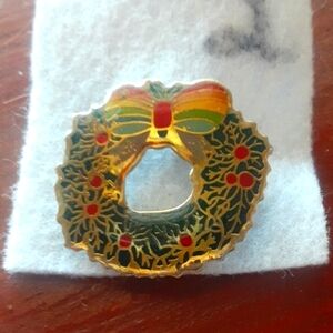 Festive Wreath Brooch with Gold Tone and Green Accents